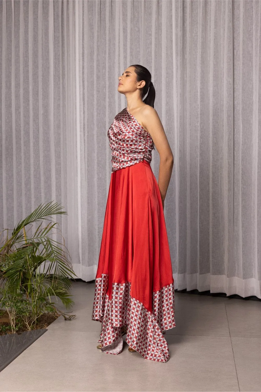 ONE-SHOULDER DRESS