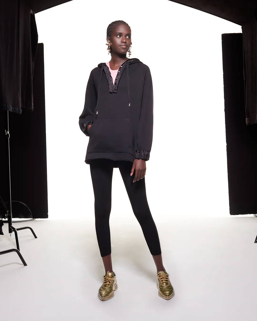 ORGANIC COTTON SEACELL BLEND HOOK AND EYE HOODIE - BLACK